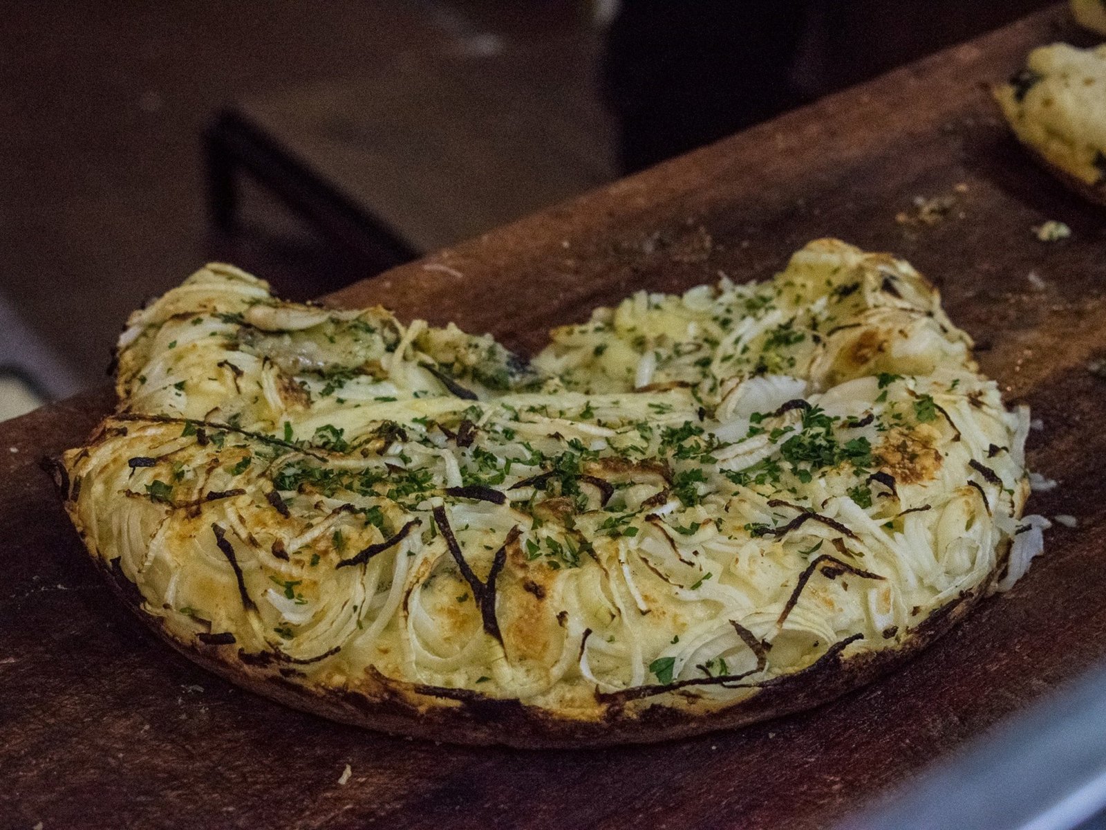 El legado de la pizza porteña en una esquina olvidada En un rincón de Chacarita, se encuentra una joya culinaria que ha ... Descubre más sobre carta, resiste...