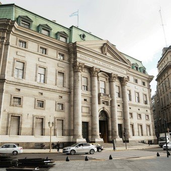 Banco Nación contrató gerentes de bancos privados y ARCA eliminó más de 100 cargos jerárquicos