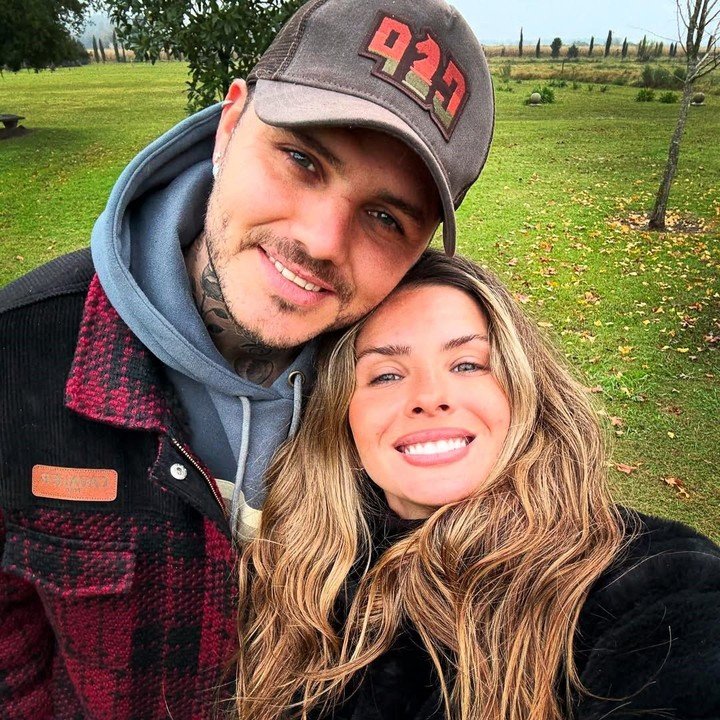 Mauro Icardi y La China Suárez, en Uruguay durante el Día del Padre. | Foto: Instagram.
