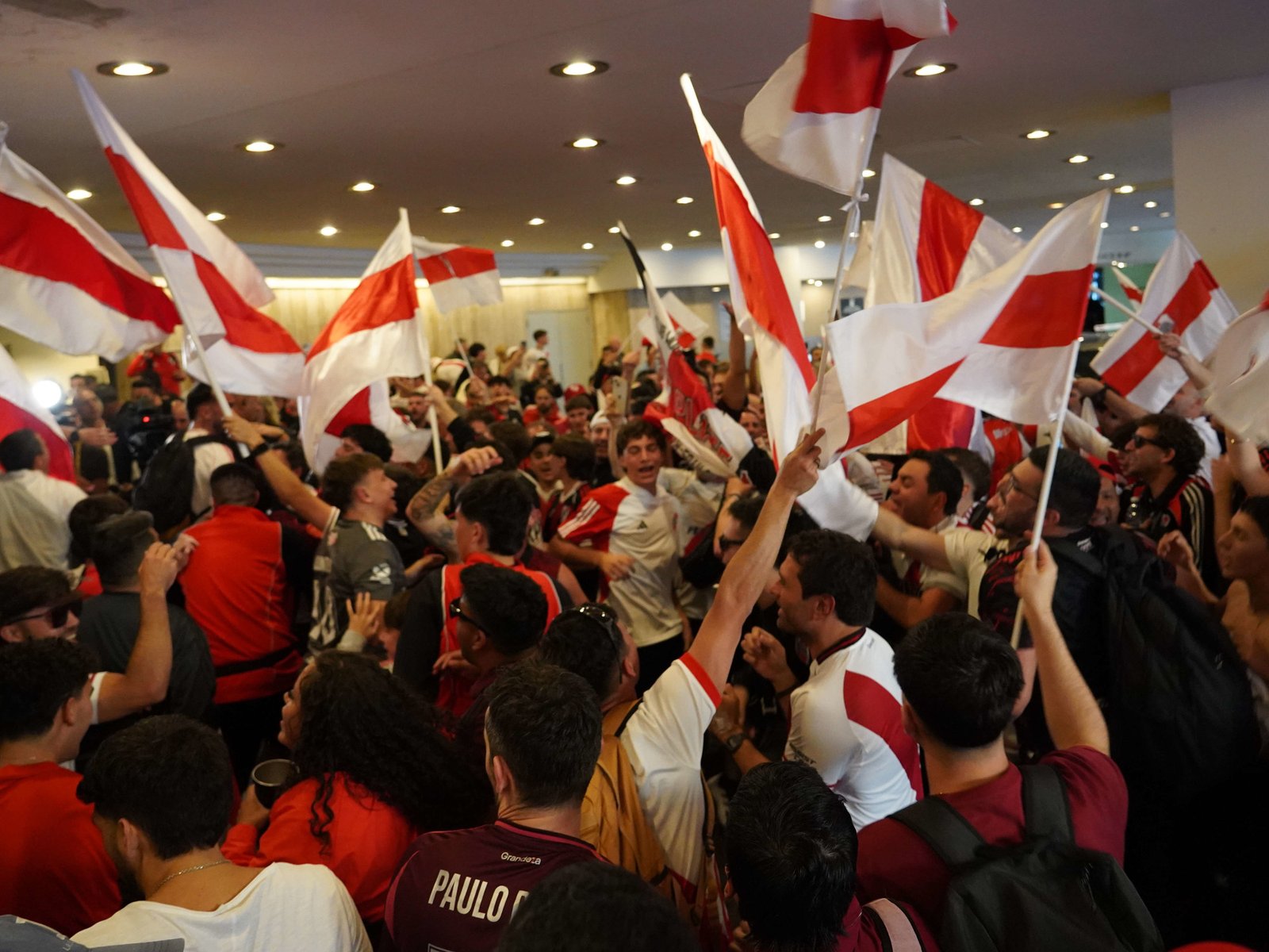 La pasión riverplatense invade Seattle en un homenaje único La ciudad de Seattle fue testigo este lunes de una explosión... Descubre más sobre habitantes, fr...