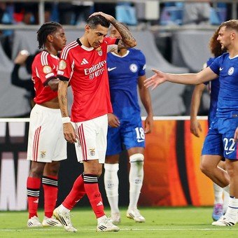 El injusto y absurdo final de Ángel Di María en Benfica: dos eliminaciones en un día y un partido que duró casi 5 horas 