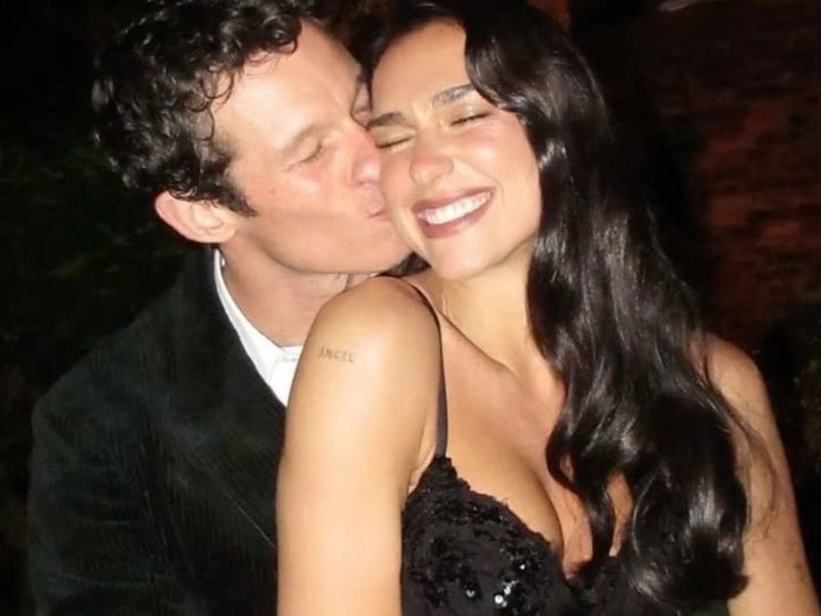 Callum Turner y Dua Lipa, unidos por la literatura.
