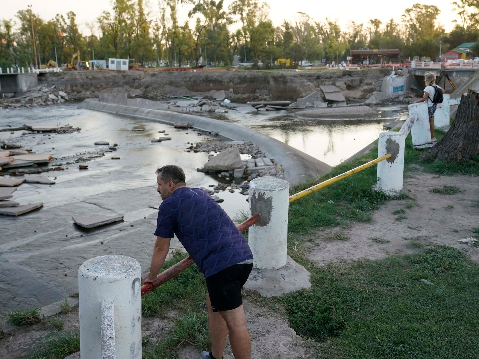 El veto que reconfigura la asistencia a los damnificados de Bahía Blanca En un giro inesperado, el Gobierno de Javier Mi... Descubre más sobre firmeza, franc...