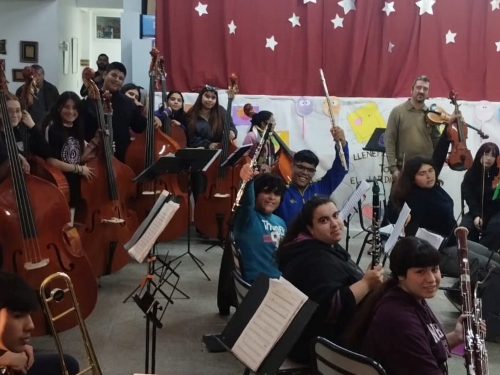  Renacimiento musical en Bahía Blanca: la resiliencia de una orquesta La historia de la Orquesta Escuela de Bahía Bl... Descubre más sobre pequeños, incl...
