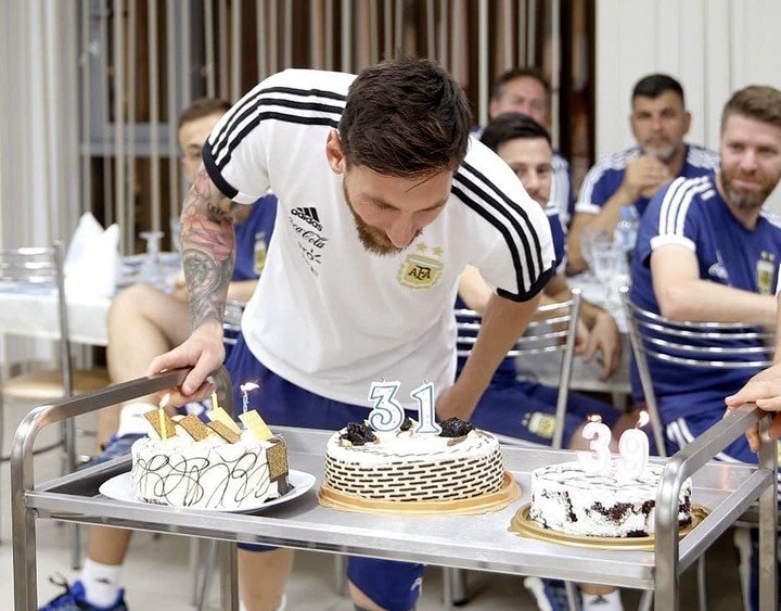 Lionel Messi celebró su cumpleaños N°31 en la concentración durante el Mundial de Rusia