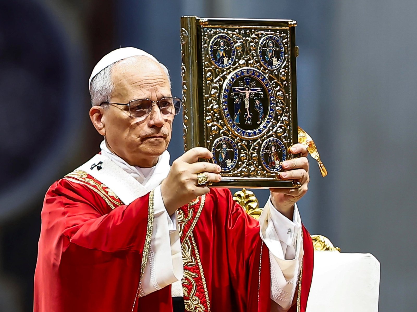 Un regreso a las raíces: la ceremonia del Palio en el Vaticano El pasado domingo, el Vaticano fue testigo de un evento q... Descubre más sobre religiosidad, ...