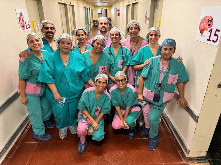 Parte del equipo de médicos del Hospital Garrahan, tras la primera cirugía intrauterina de espina bífida que se hace 100% en un establecimiento público del país.