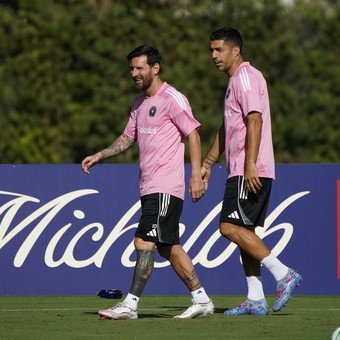 Messi y Suárez se divierten a la espera del PSG en el Mundial de Clubes: la genial conexión de cabeza en pleno entrenamieto