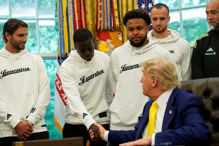 Muchos integrantes del plantel de la Vecchia Signora se mostraron incómodos durante la reunión en la Casa Blanca. Foto: REUTERS/Nathan Howard.