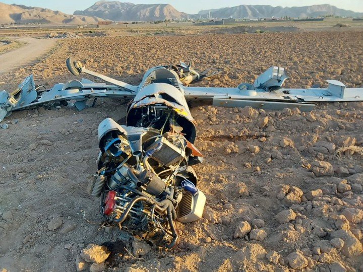 Un drone destruido en Isfahan; según el Ejército iraní pertenecía a Israel. Foto: Reuters/ Ejército iraní/WANA (West Asia News Agency).