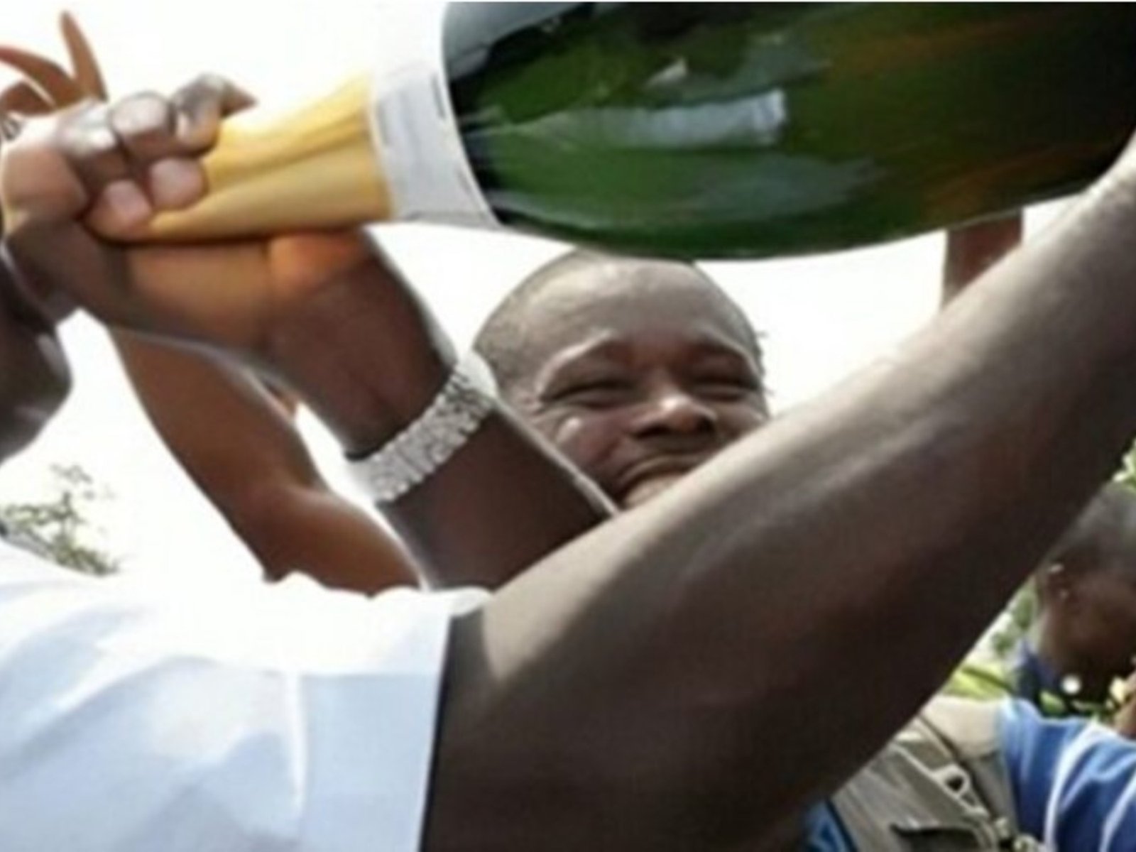  Protestas en Accra: Un grito por la asequibilidad del alcohol La reciente movilización en Accra por parte de la Aso... Descubre más sobre moses, vuelve,...