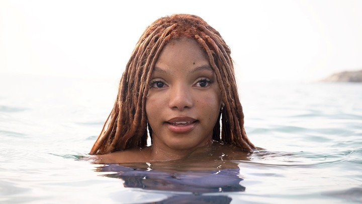 La sirenita de Disney. Filme de 2023, protagonizado por Halle Bailey.