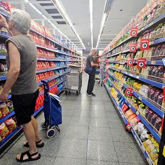 La otra cara del consumo: las familias se endeudan más para ir al supermercado con un bolsillo más apretado