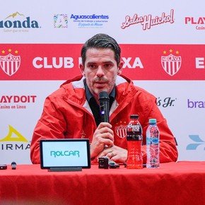 Gago se acordó de Boca en su presentación con Necaxa: "Algo difícil de explicar..."