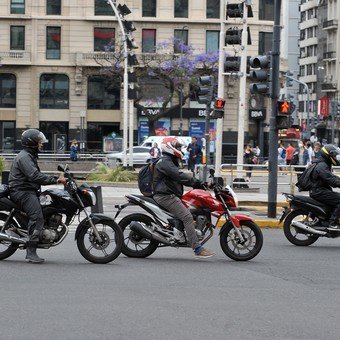 Alerta motociclistas: están entre los más vulnerables del tránsito pero también tienen conductas riesgosas
