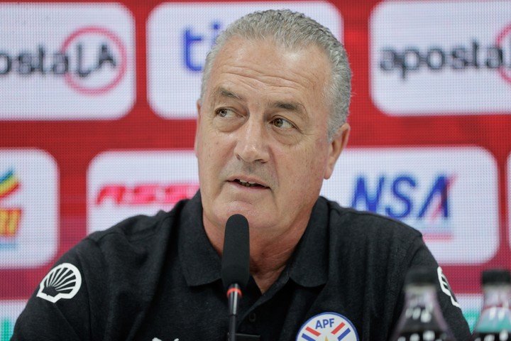 Gustavo Alfaro va por un nuevo triunfo con la Albirroja (EFE).