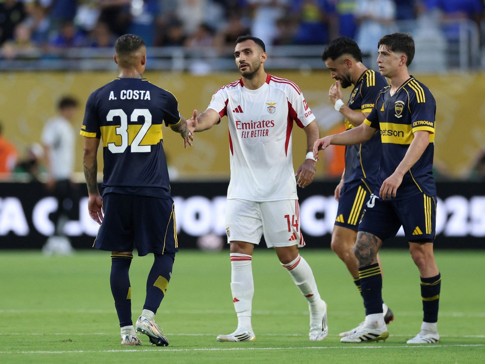 Una oportunidad que se escapó en Miami El empate 2 a 2 ante Benfica dejó una sensación agridulce en los corazones de los... Descubre más sobre gol, menudo, h...