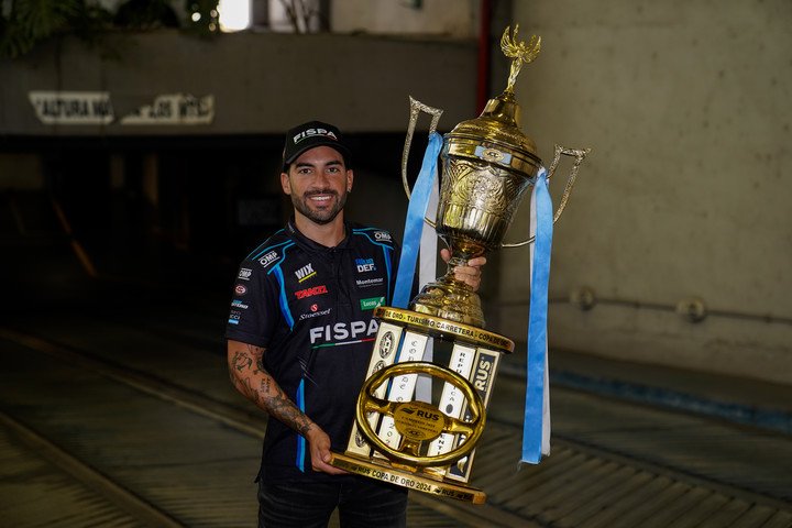 Santero lidera la general. Va en busca del bi. (Maxi Failla)