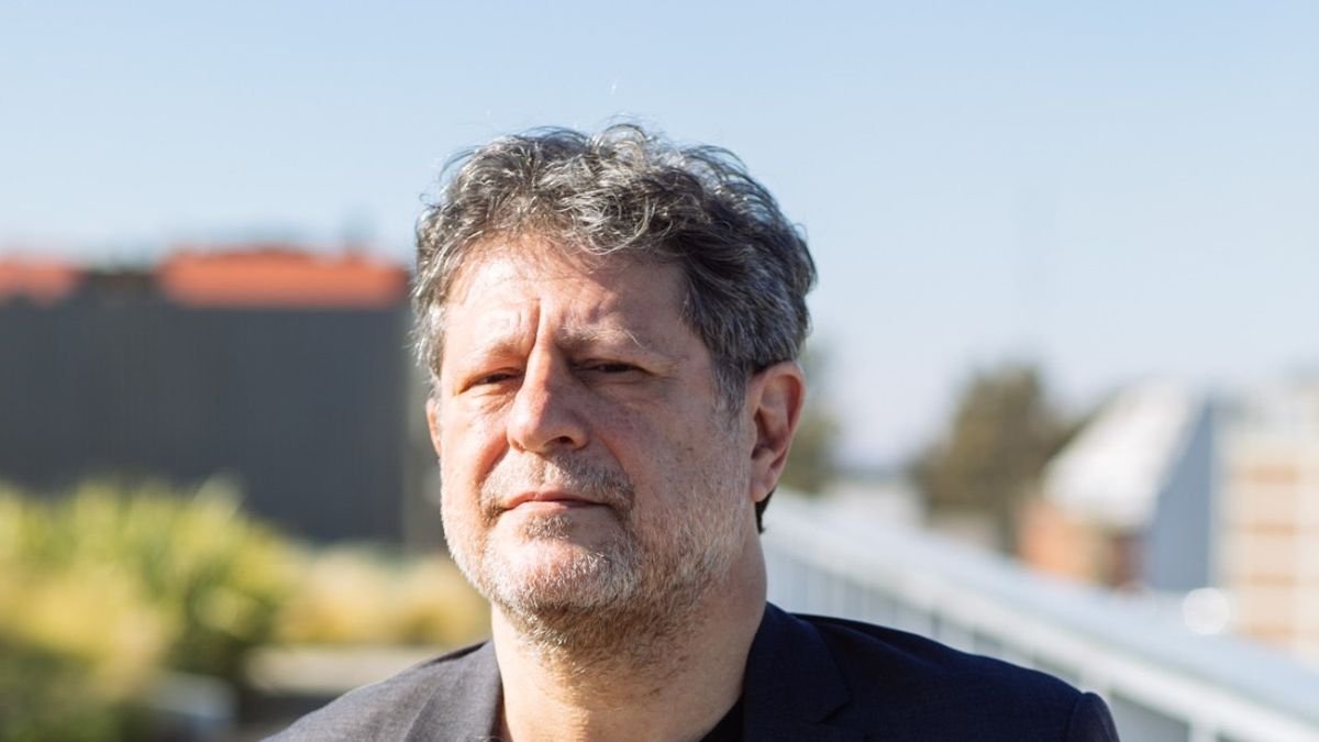 Oportunidades y riesgos en el horizonte económico argentino El economista Eduardo Levy Yeyati se presenta como una voz a... Descubre más sobre costo, reina, ...