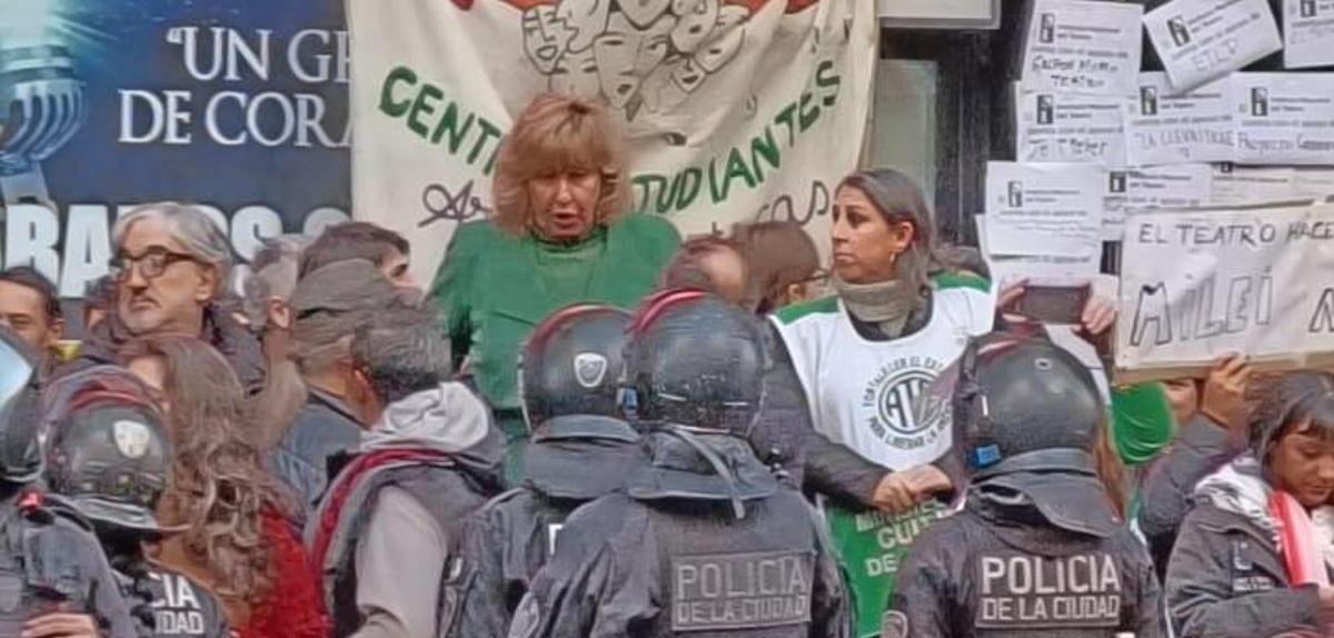 La comunidad teatral se movilizó por el Instituto Nacional del Teatro