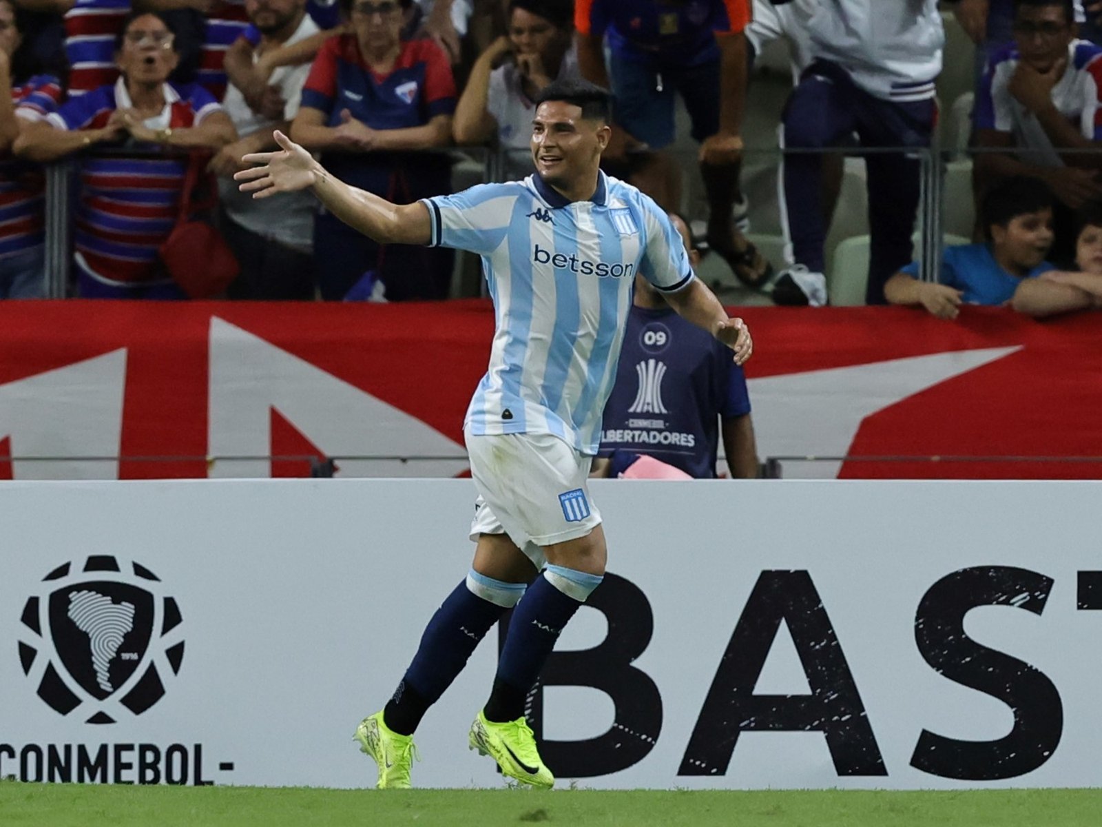La tensión entre Racing y River por un delantero codiciado El conflicto entre Racing Club y Club Atlético River Plate ha... Descubre más sobre deportes argen...
