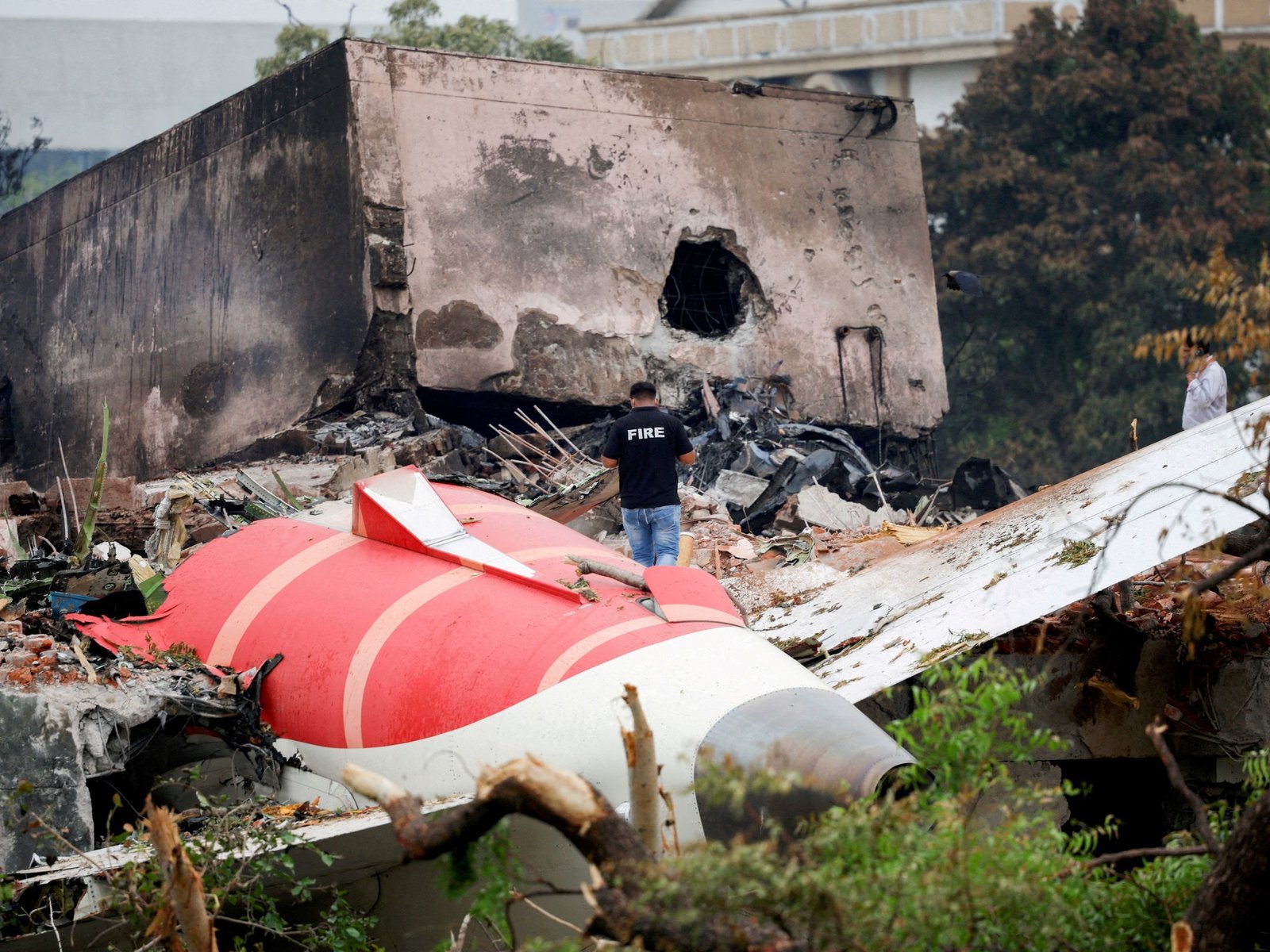 Una búsqueda entre las cenizas: el desafío de la identificación post-tragedia El pasado 12 de junio, un vuelo de Air Ind... Descubre más sobre pertenencias, ...