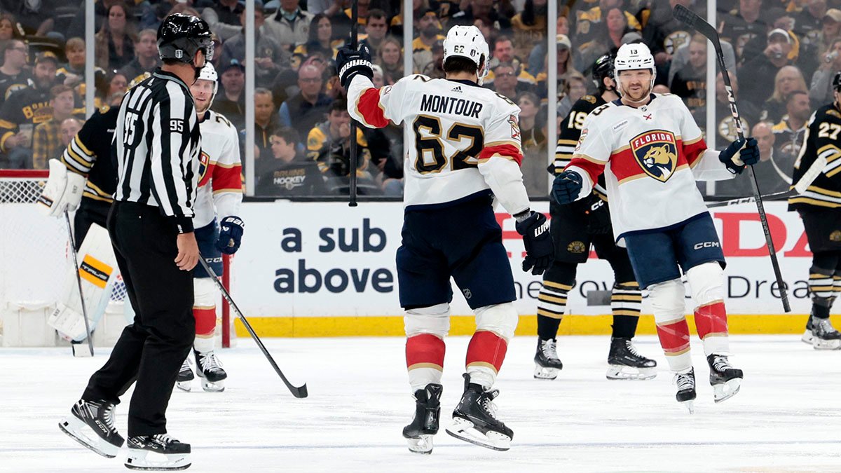 Panthers dominate in rout to seize 2-1 series lead