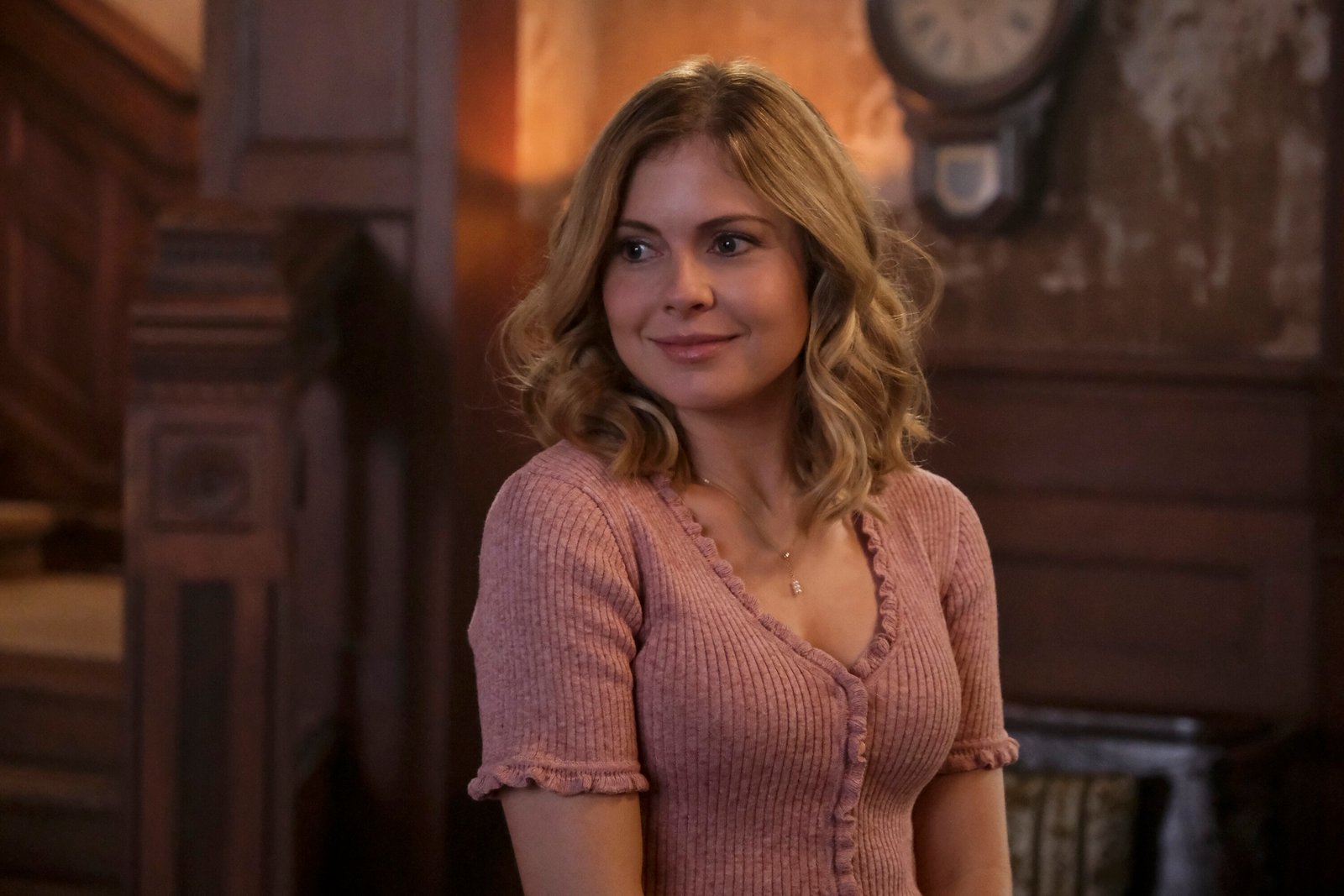 ‘Ghosts’ Star Rose McIver Talks Moonlighting on Her Own Series