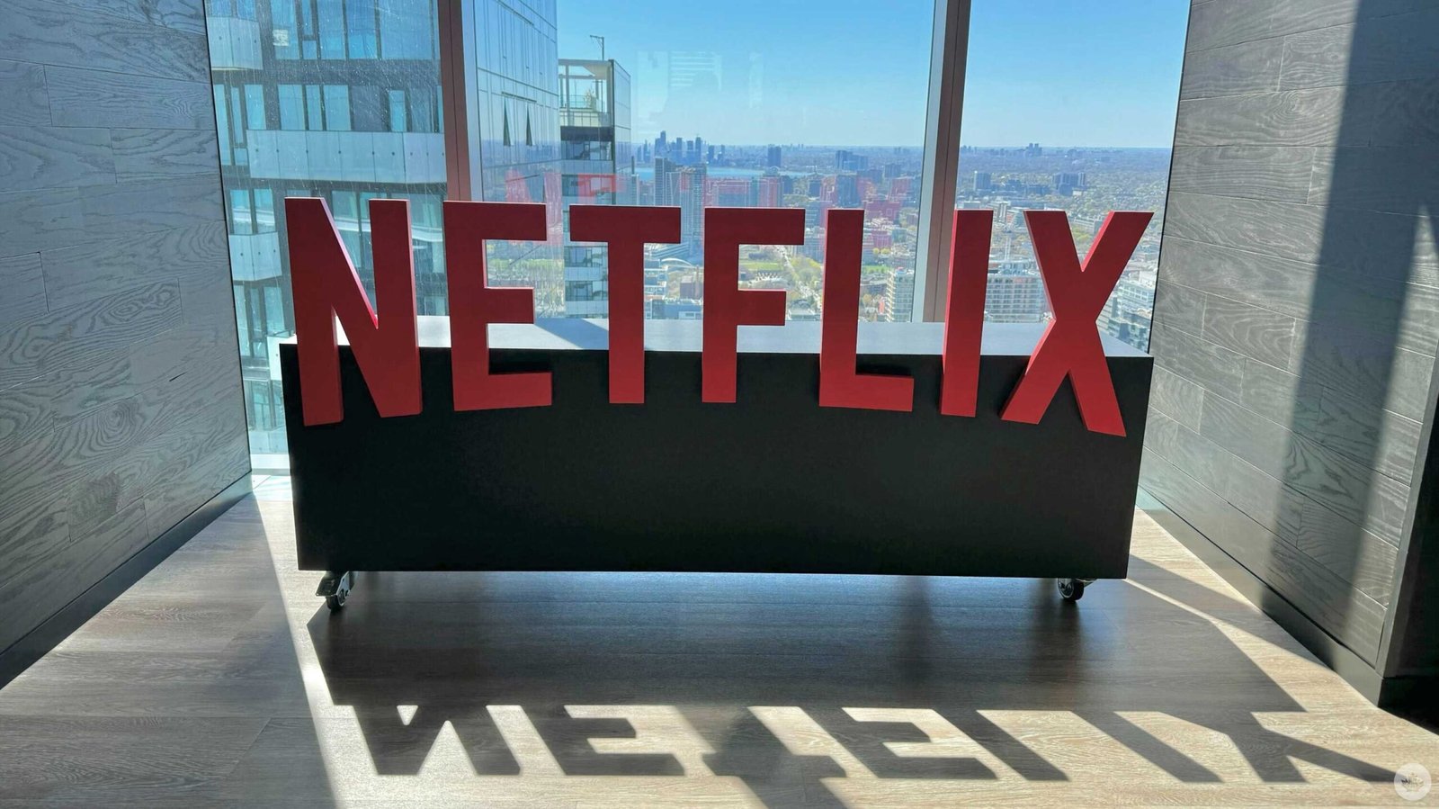 Netflix signs deal to host live TV channels in France