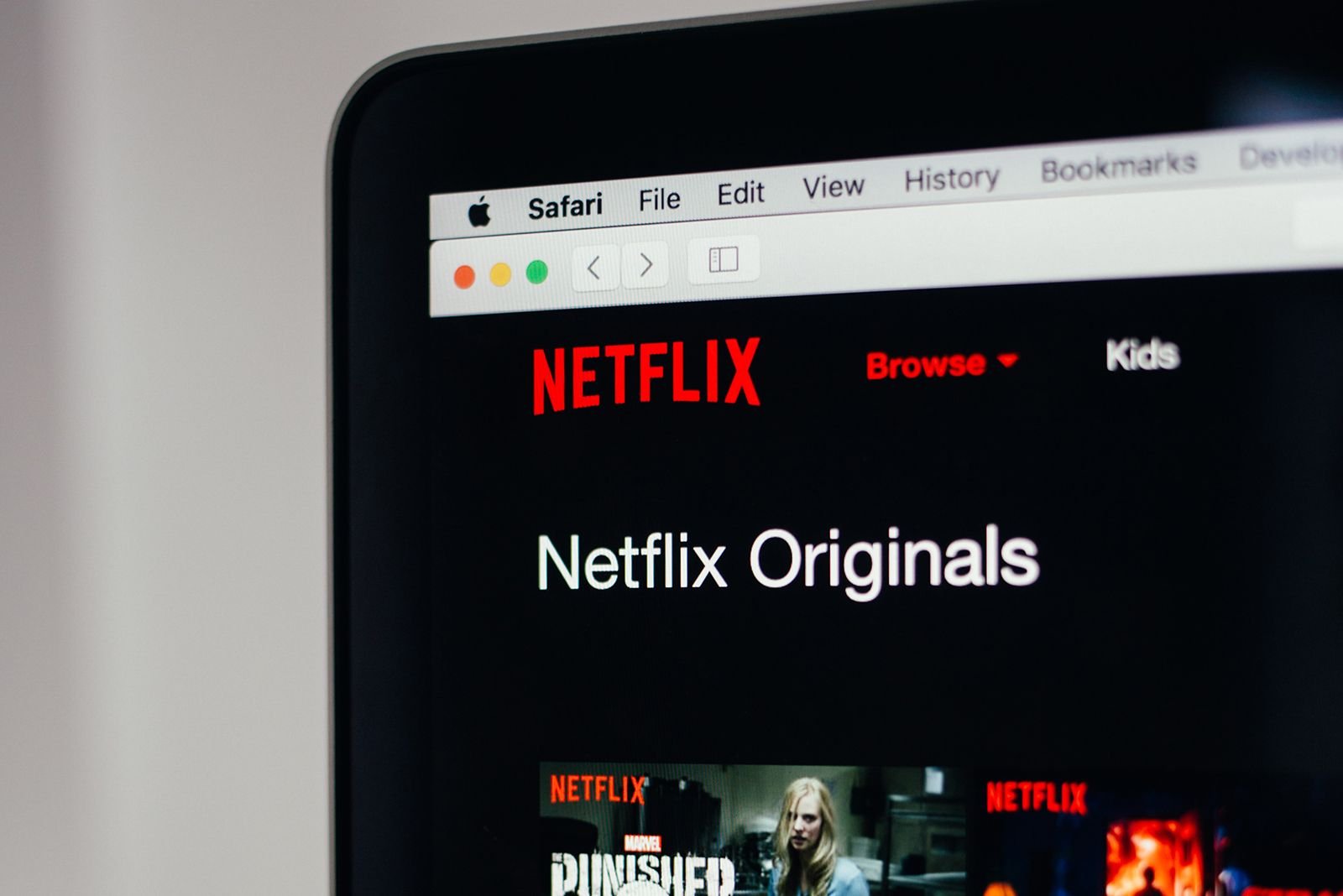 Netflix signs deal to host live TV channels in France