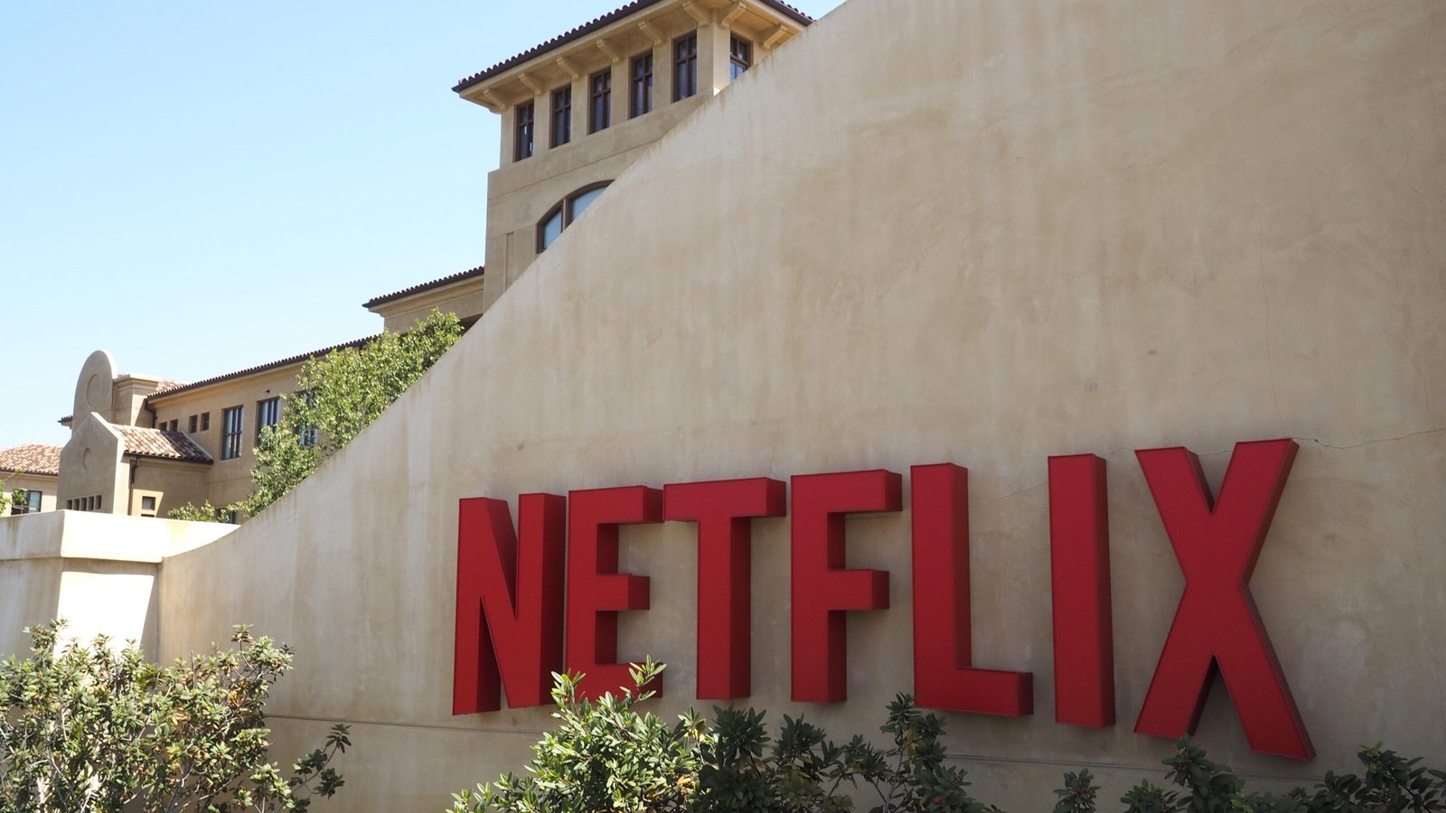 Netflix signs deal to host live TV channels in France