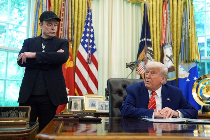 El presidente Donald Trump y Elon Musk el Salón Oval cuando trabajaban codo a codo en la Casa Blanca (Foto: AP)