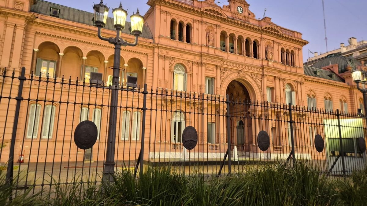 Reacciones encontradas en la Casa Rosada tras el veredicto de la Corte La noticia de la condena de Cristina Kirchner ha ... Descubre más sobre corte suprema,...