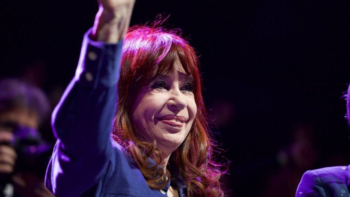 Cristina Kirchner refuerza su apoyo en Corrientes mientras se perfilan nuevos candidatos Este sábado 7, la vicepresident... Descubre más sobre donde, viajó, ...