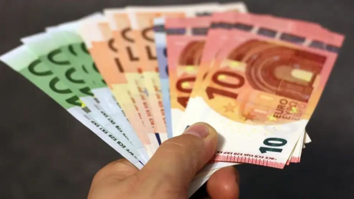 La dinámica del euro en tiempos de incertidumbre económica Este martes 3 de junio de 2025, el mercado cambiario argentin... Descubre más sobre nación, montag...