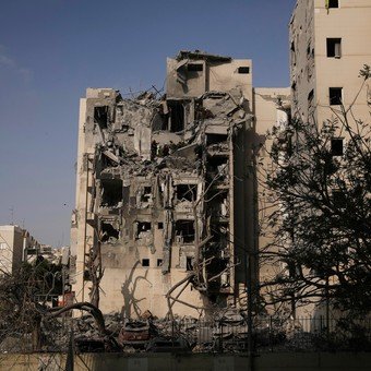 Pese al anuncio de Donald Trump, Irán lanzó misiles sobre Israel: uno de ellos impactó en un edificio y hay al menos cuatro muertos