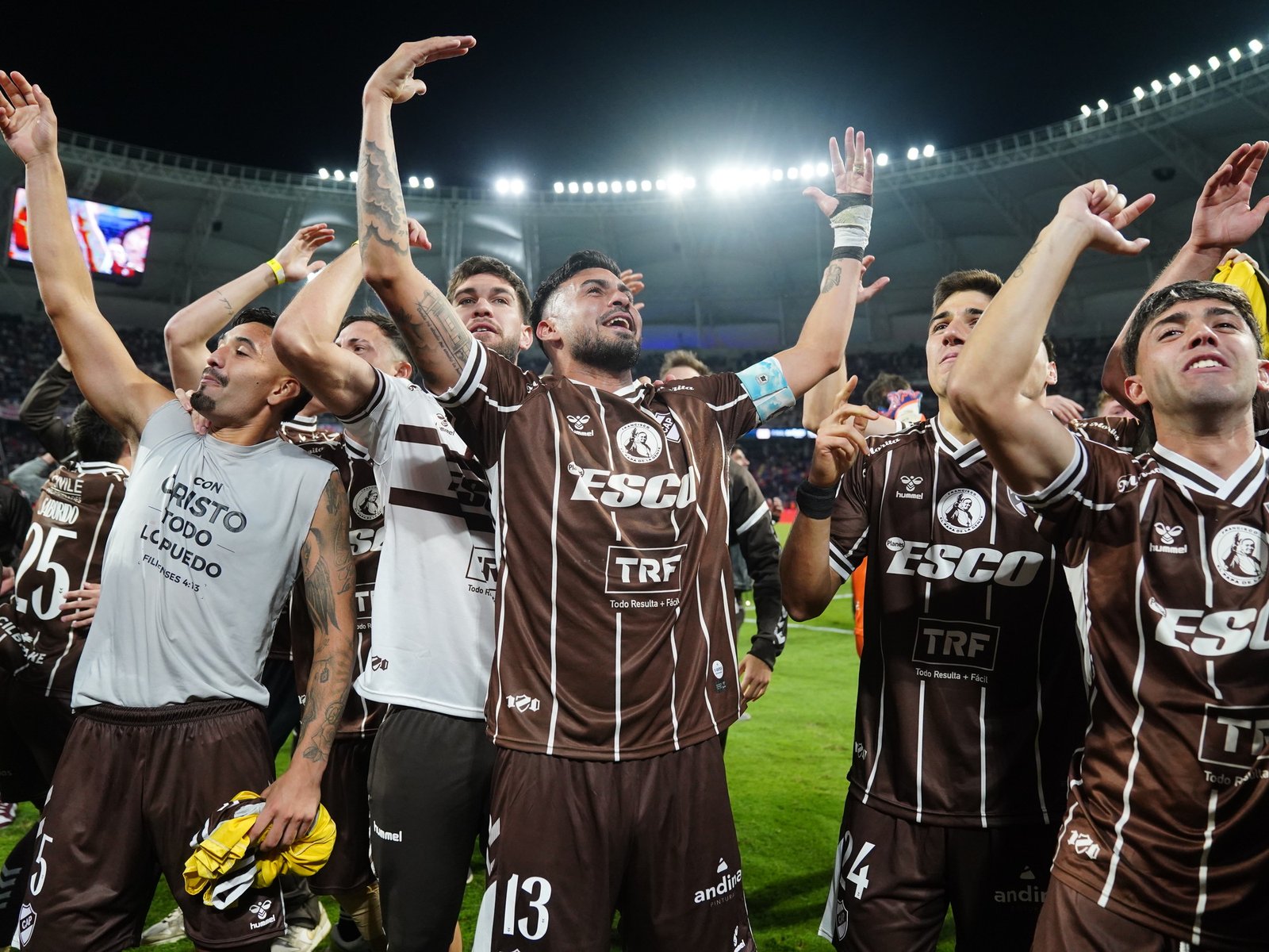 Un triunfo que trasciende las canchas: el Calamar vuelve a brillar El fútbol argentino ha sido testigo de una historia d... Descubre más sobre independiente,...