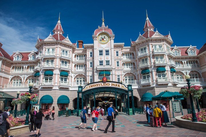 Una imagen emblemática del parque Disneyland París, en Marne-la-Vallee, cerca de la capital de Francia. Foto: EFE 