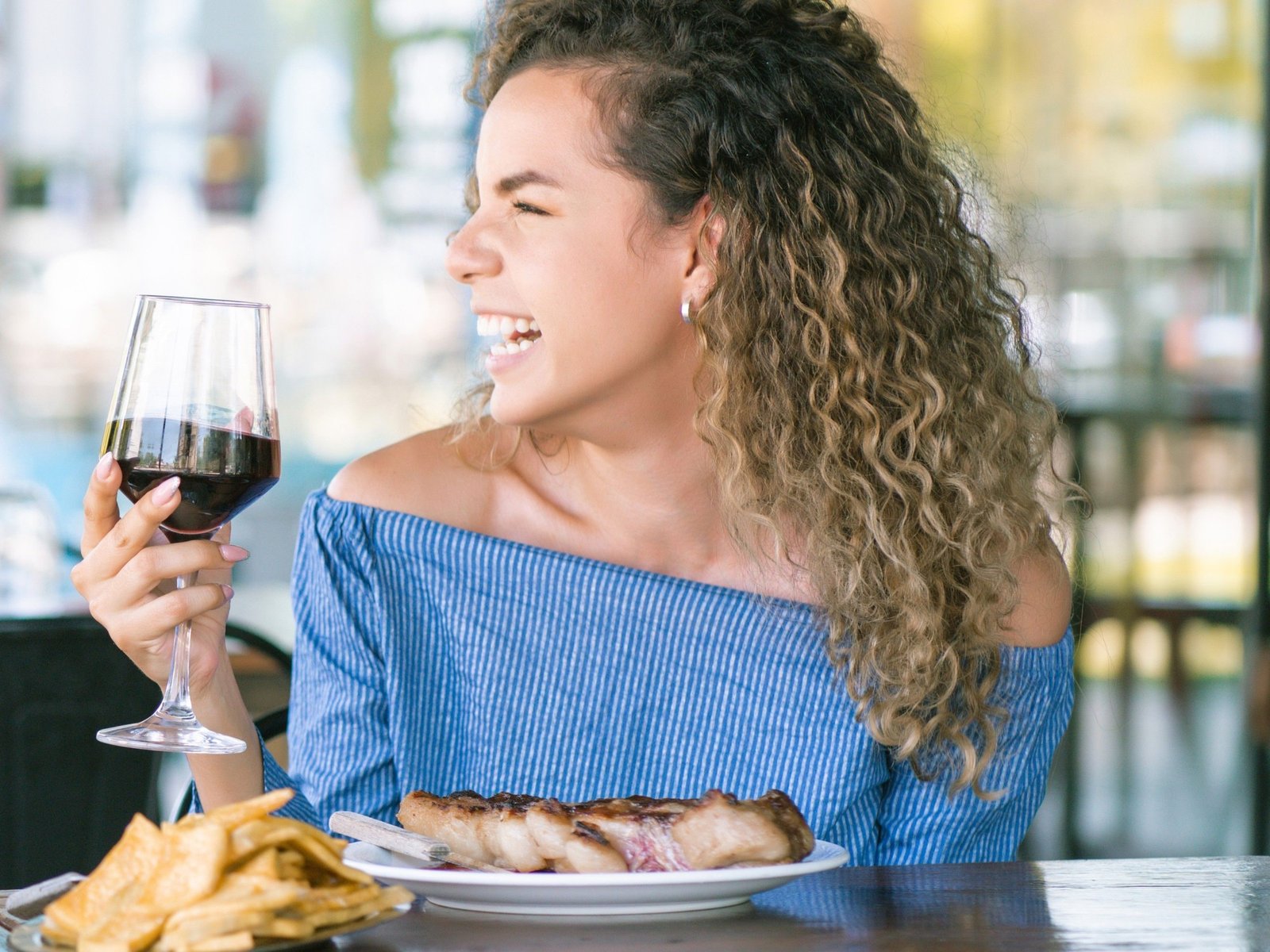 La esencia del bodegón porteño: un viaje al corazón de La Paternal En el bullicio de La Paternal, donde el eco de la his... Descubre más sobre aquellos, bull...