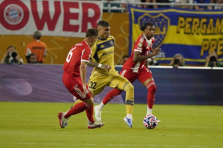 Ayrton Costa en el partido ante Bayern Múnich. (Fernando De la Orden, enviado especial)
