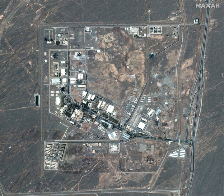 Vista satelital de la planta nuclear de Natanz, tras ataque de Israel. Maxar Technologies/Handout via Reuters