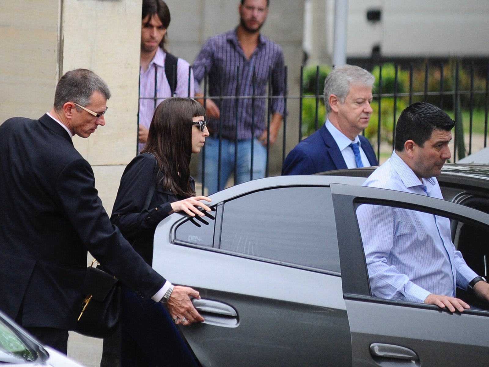 Un giro inesperado en la investigación de los Kirchner La reciente decisión del Tribunal Oral Federal 5 (TOF 5) ha gener... Descubre más sobre víctimas, sect...