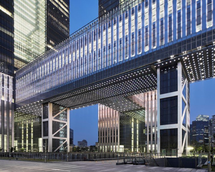 El "puente" unifica las tres torres del Centro Financiero de Shanghái Foto: Qingyan Zhu 