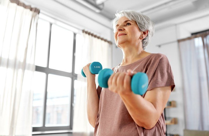 El trabajo de fuerza es fundamental sobre todo a partir de los 40. Foto Shutterstock.