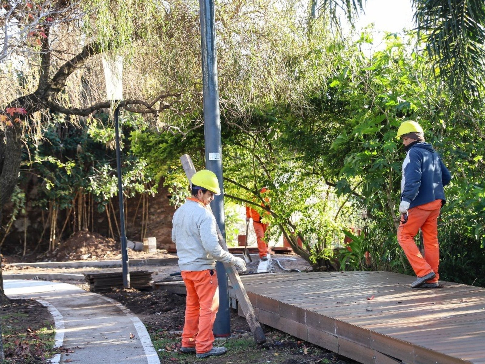 Un paso hacia la revitalización del espacio público costero El paisaje urbano de La Lucila recibe un soplo de aire fresc... Descubre más sobre municipio, trá...