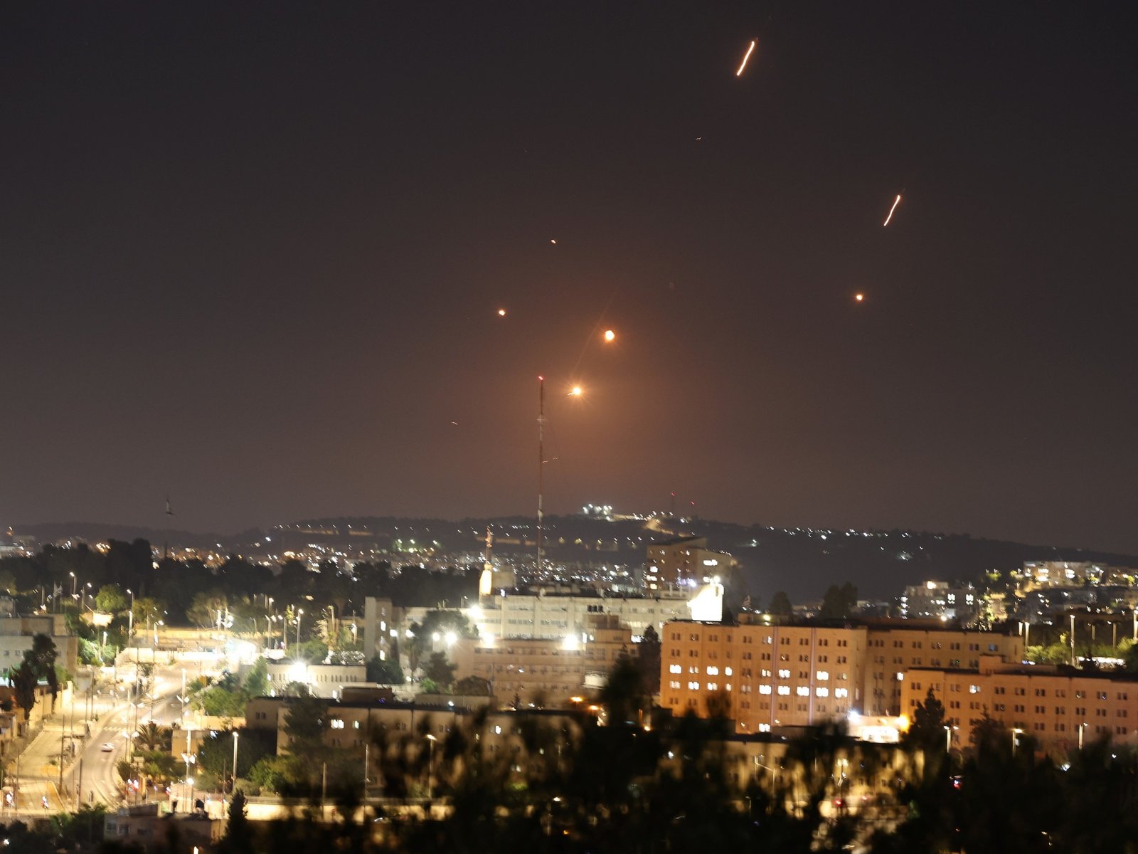 La Escalada de Tensiones en Medio Oriente: El Último Capítulo de un Conflicto Centenario El conflicto entre Israel e Irá... Descubre más sobre presión, hospi...