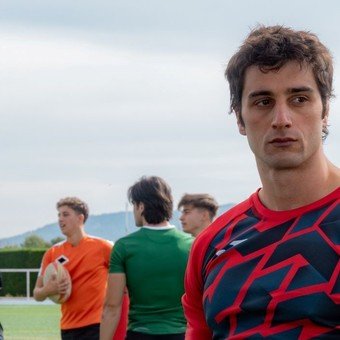 Jugó un mundial de rugby y ahora brilla como actor en Olympo, la serie número 1 en Netflix