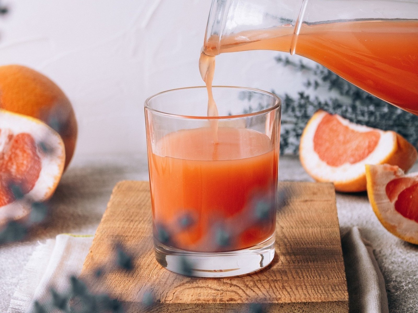 El jugo de pomelo con pulpa es muy beneficioso para el organismo./ Imagen de Vicki Hamilton en Pixabay.