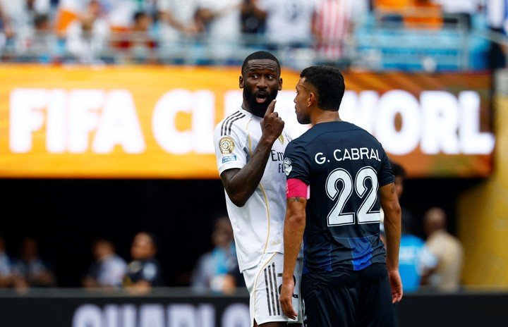 Rudiger contra Cabral en el Bank of America Stadium, de Charlotte, North Carolina (Reuters).