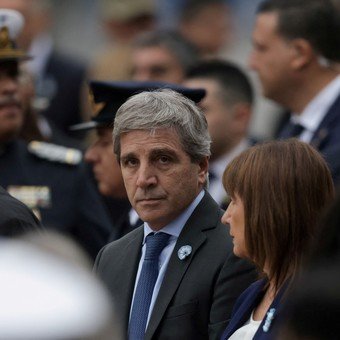Nueva prueba para Luis Caputo: sale hoy a buscar US$ 500 millones de inversores para sumar a las reservas